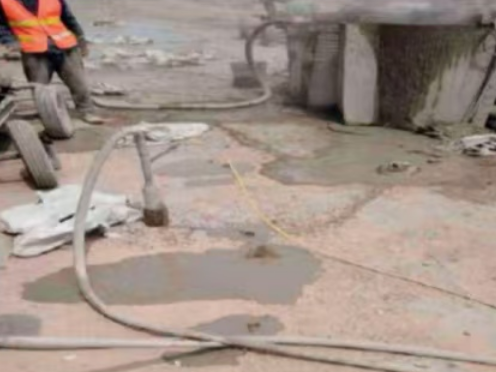 庄河水泥混凝土路面板底注浆技术 路面脱空注浆整治方案